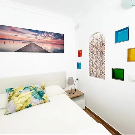 Happy Days, Central, Nice Terrace, Fast Internet Apartment